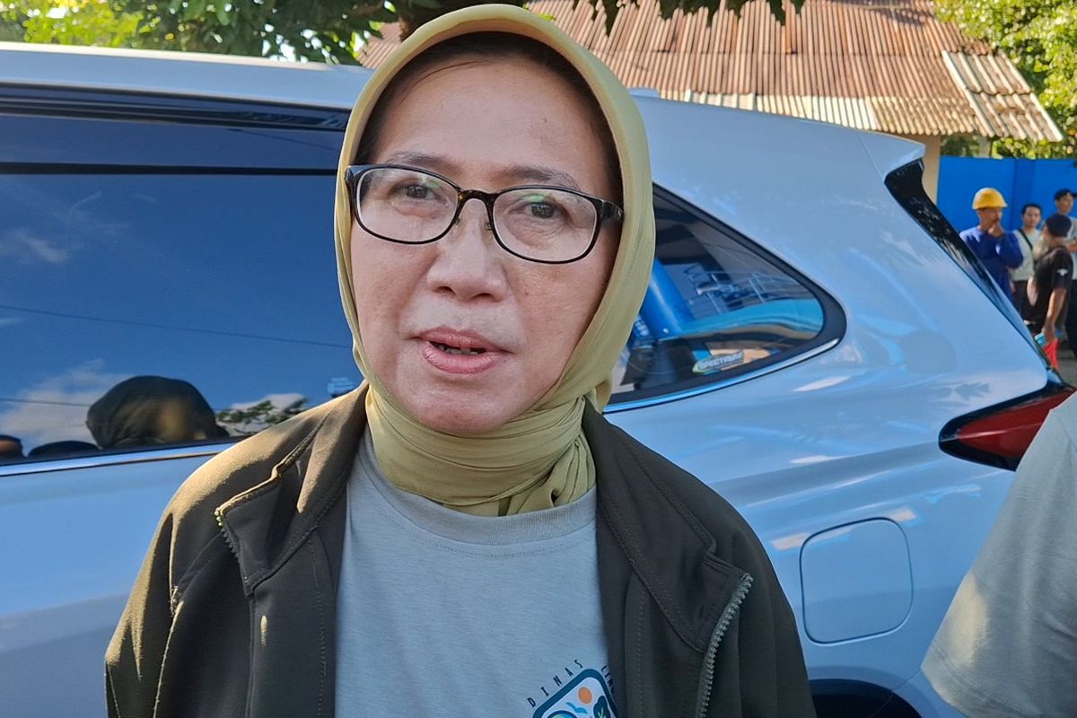Bupati Lumajang Indah Amperawati usai bagi-bagi besek gratis di Lumajang, Kamis (5/6/2025).