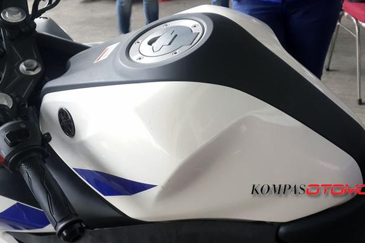 Tangki bahan bakar Yamaha R25 Pakai ?Kondom?.