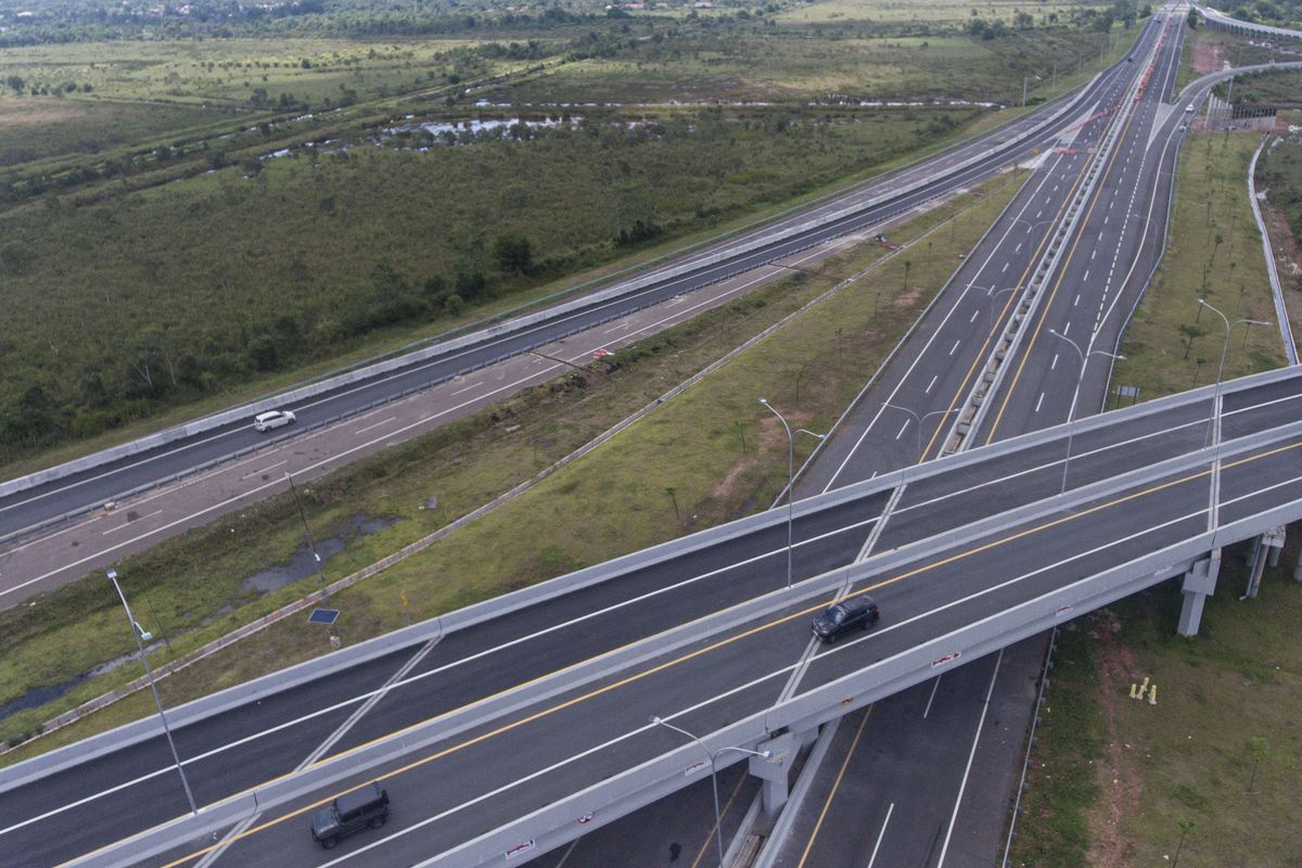 Tarif tol Jakarta Semarang atau biaya tol Jakarta Semarang ditetapkan sebesar Rp 377.500, pemerintah sendiri memberlakukan diskon 20 persen, sehingga tarif tol Semarang Jakarta golongan 1 menjadi Rp 302.000.