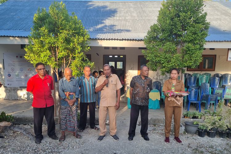 Sambutan Tomas Olla, Kepala Desa Tanah Putih, Kabupaten Kupang, Provinsi Nusa Tenggara Timur (NTT) saat menyambut kunjungan media pada Selasa (25/6/2024).