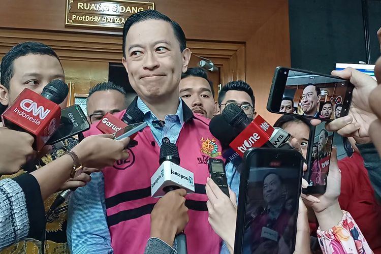 Eks Menteri Perdagangan (Mendag) Thomas Trikasih Lembong alias Tom Lembong saat ditemui wartawan usai sidang di Pengadilan Tipikor Jakarta Pusat, Senin (2/6/2025).