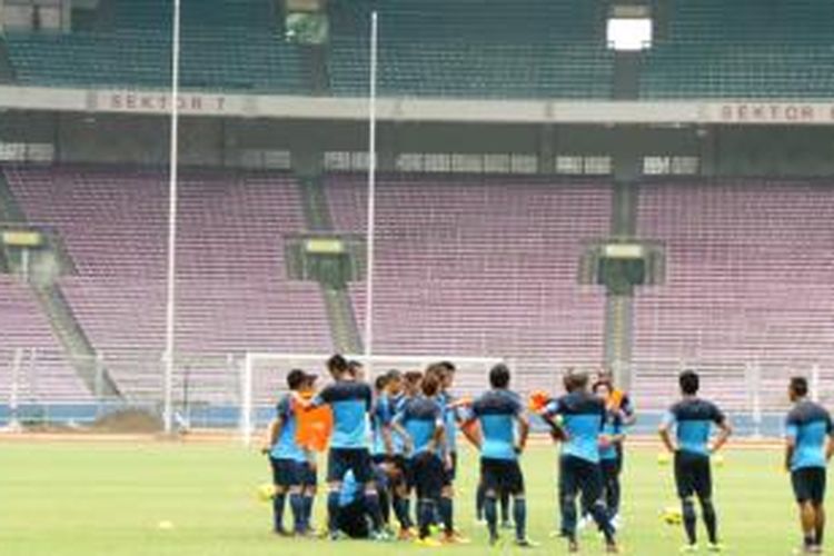 Tim nasional Indonesia saat berlatih di Stadion Utama Gelora Bung Karno, Selasa (29/10/2013). 