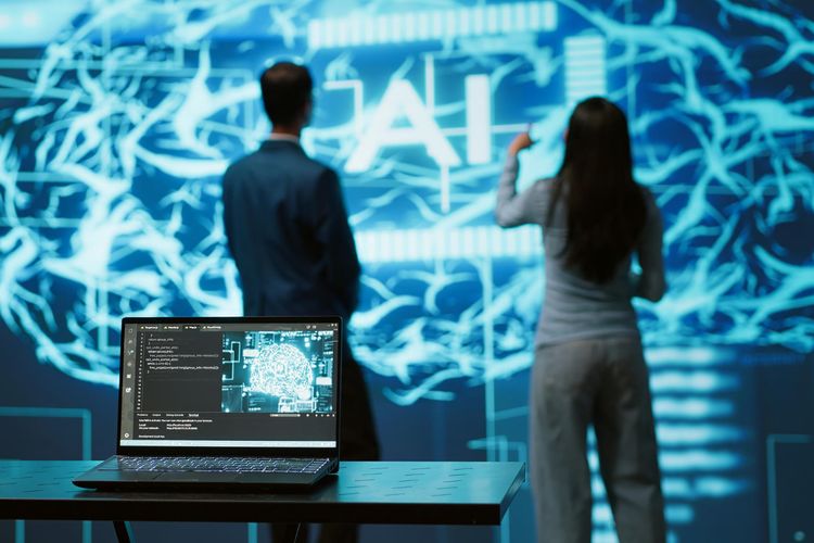 Meski satu dari empat CEO menyebut ada gelembung investasi, 80 persenperusahaan besar tetap kucurkan dana untuk AI tahun ini.