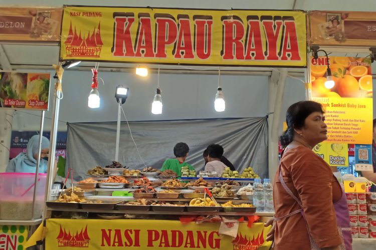 Potret salah satu stand yang menjual Nasi Kapau di festival Rumah Penyembah Pedas, 2-3 November 2019, Blok M Square, Jakarta Selatan