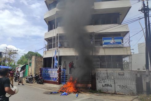 Atribut yang Dibakar Disebut Bukan Milik Partai Demokrat NTT, Simpatisan Jeriko Akan Lapor Balik ke Polisi