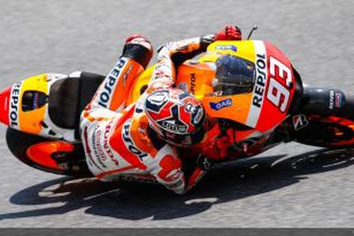 Pebalap Repsol Honda asal Spanyol, Marc Marquez, membalap di Sirkuit Catalunya pada sesi latihan bebas ketiga GP Catalunya, Sabtu (14/6/214).