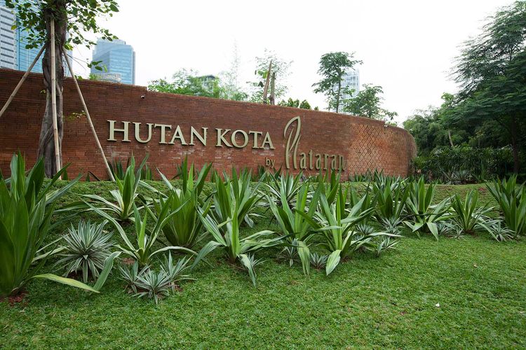 Pintu masuk kawasan  Hutan Kota by Plataran, Senayan lokasi gala dinner KTT ASEAN ke-43 2023