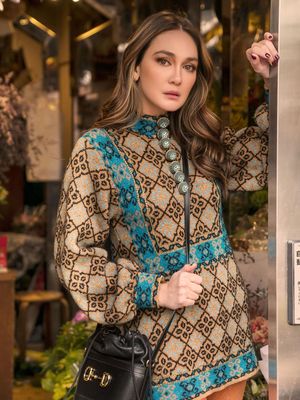 Model dan aktris Luna Maya mengenakan busana dari koleksi Spring/Summer 2020 Gucci.
