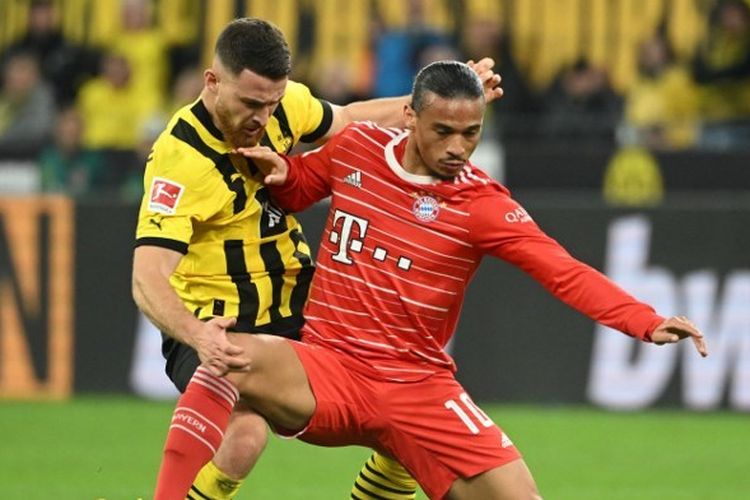 Penyerang Bayern Muenchen Leroy Sane beraksi dalam laga lanjutan Bundesliga, kasta tertinggi Liga Jerman, musim 2022-2023, kontra Borussia Dortmund. Laga Borussia Dortmund vs Bayern Muenchen yang bertajuk Der Klassiker itu berlangsung di Stadion Signa Iduna Park pada Sabtu (8/10/2022) malam WIB.