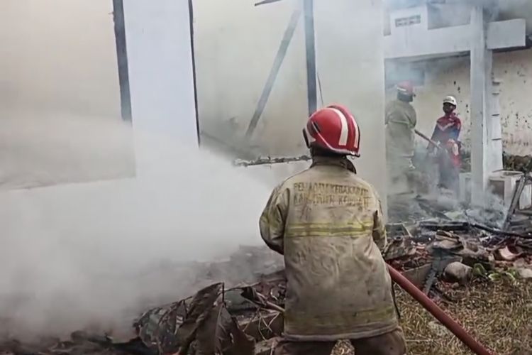 Gudang Eks Kantor Camat Karangsambung Kebumen Terbakar, Arsip hingga Alat Medis Hangus