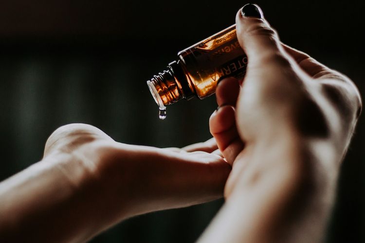 Ilustrasi minyak esensial.