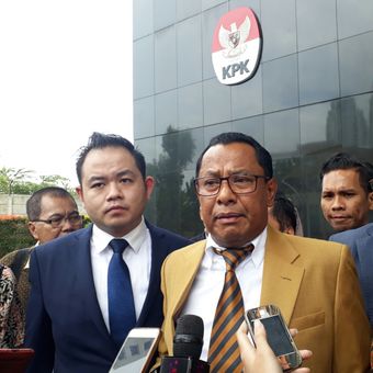 Ketua Tim Hukum DPN Peradi yang menangani perkara Fredrich, Sapriyanto Refa di gedung KPK, Kamis (11/1/2018).