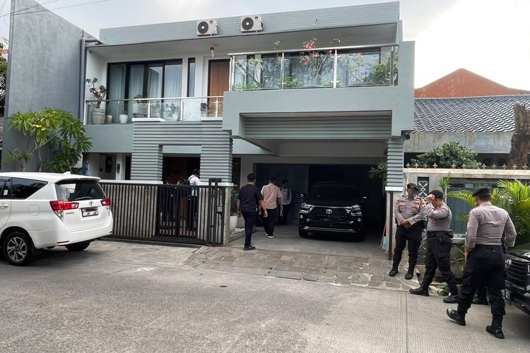 KPK Kembali Geledah Rumah Mewah Ipda Yayat Sudrajat di Depok