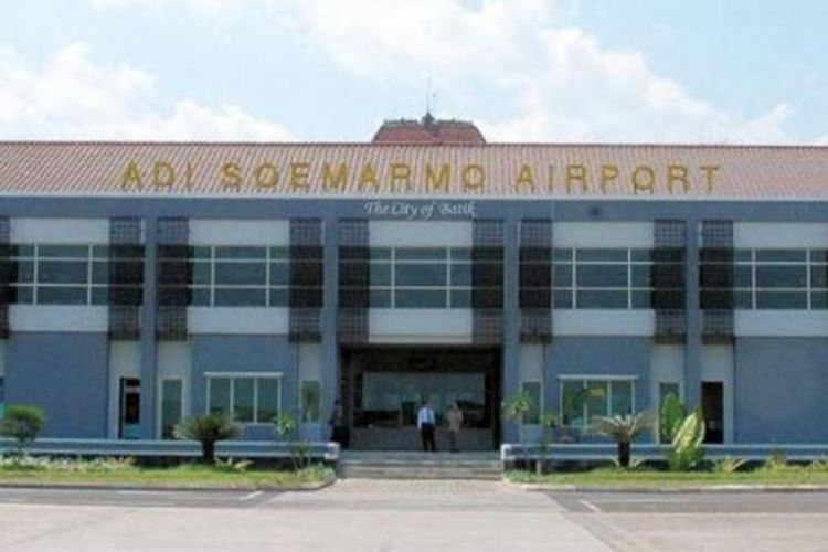 Bandara Adi Sumarmo, Solo.
