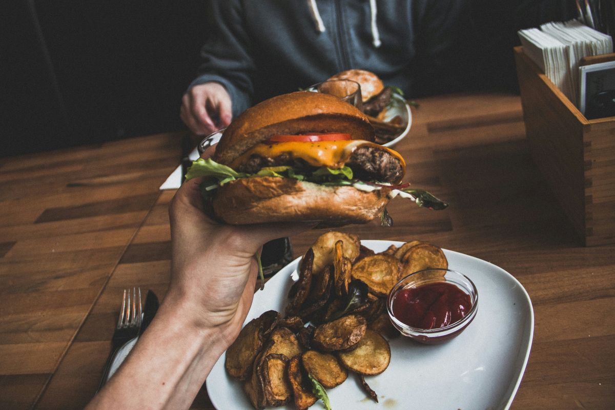 Terlalu banyak konsumsi makanan ultra-proses (ultra-processed food atau UPF) bisa menurunkan kesuburan dan menghambat pertumbuhan embrio.