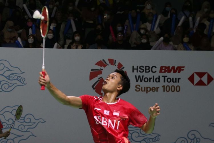 Anthony Sinisuka Ginting saat melawan Tommy Sugiarto pada babak 32 besar Indonesia Open 2022 di Istora Senayan, Jakarta, Selasa (14/6/2022) sore WIB. Anthony Ginting menang dua gim langsung atas Tommmy dengan skor 21-17, 22-20, dalam tempo 47 menit.