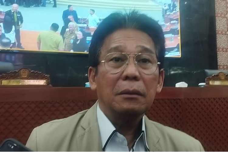 Pimpinan Komisi Pemberantasan Korupsi (KPK), Johannis Tannak, saat memberikan keterangan usai diskusi tentang penguatan sinergi dan kolaborasi anti korupsi di gedung Dewan Perwakilan Rakyat Daerah (DPRD) Sumatera Utara, Selasa (30/9/2025) sore.