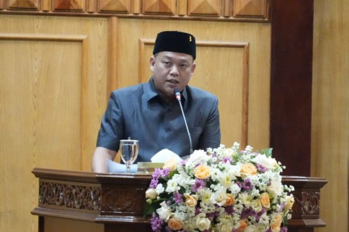 Anggota Komisi A DPRD Sidoarjo, Raymond Tara Wahyudi memberikan komentar soal oknum staf P3K di Pemkab terlibat pesat seks di Surabay, Kamis (23/10/2025)