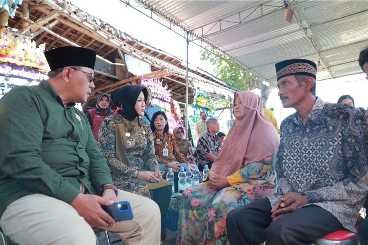 Bupati Klaten Sri Mulyani meninjau langsung SMAN 1 Cawas. 