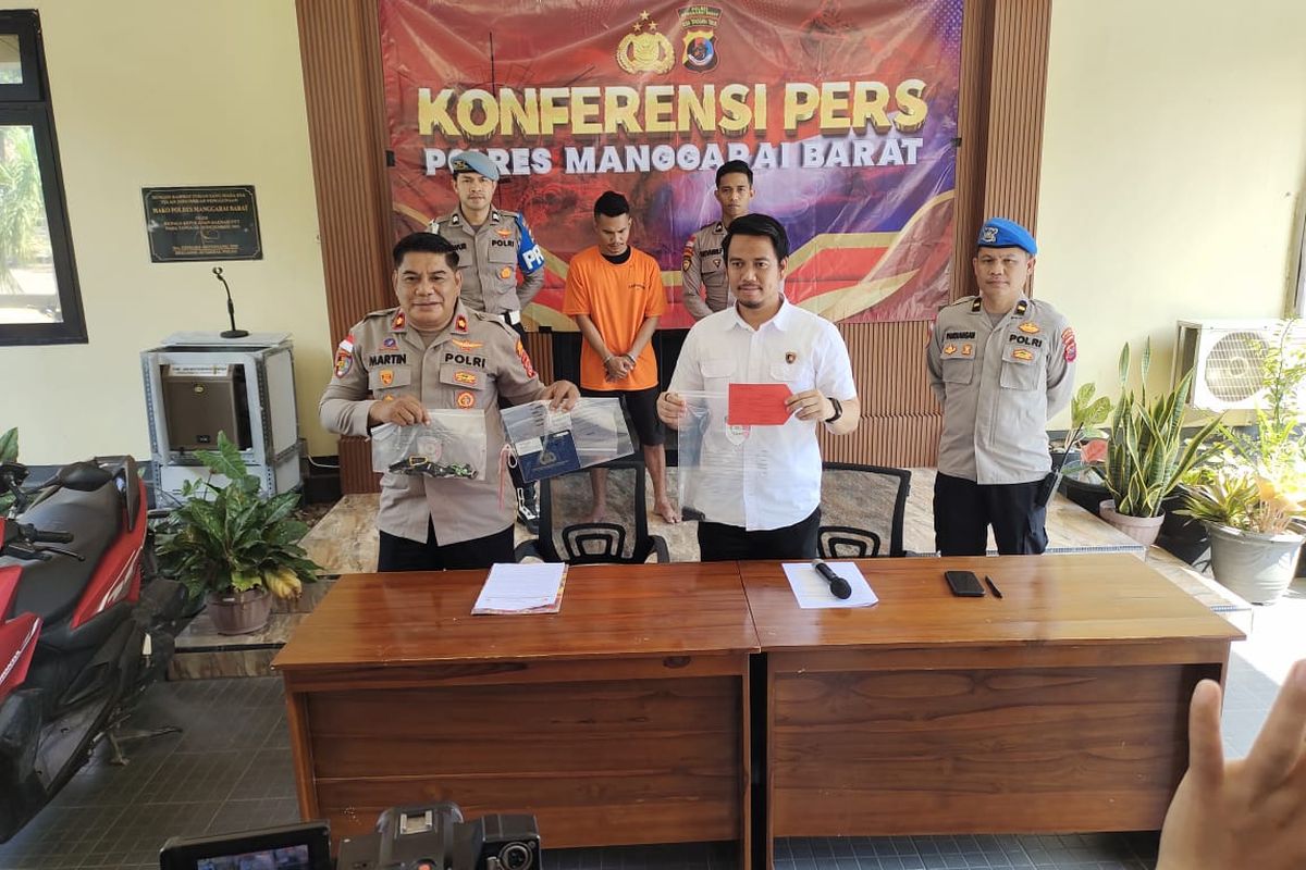 Polres Manggarai Barat menggelar konferensi pers penggelapan motor rental di Mapolres Manggarai Barat, Kamis (7/8/2025). 
