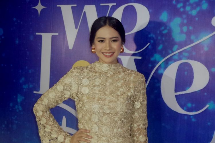 Maudy Ayunda Gemari Warna Klasik untuk Busananya