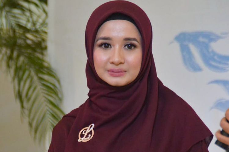 Laudya Cynthia Bella Urus Bisnis Lini Busana Muslimnya Dari Jauh 