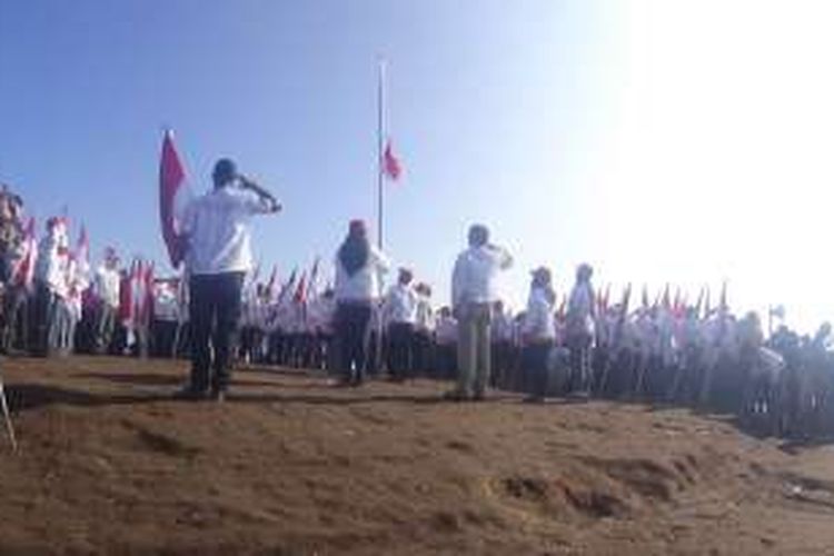 71 Bendera Merah Putih Berkibar Di Puncak Gunung Andong