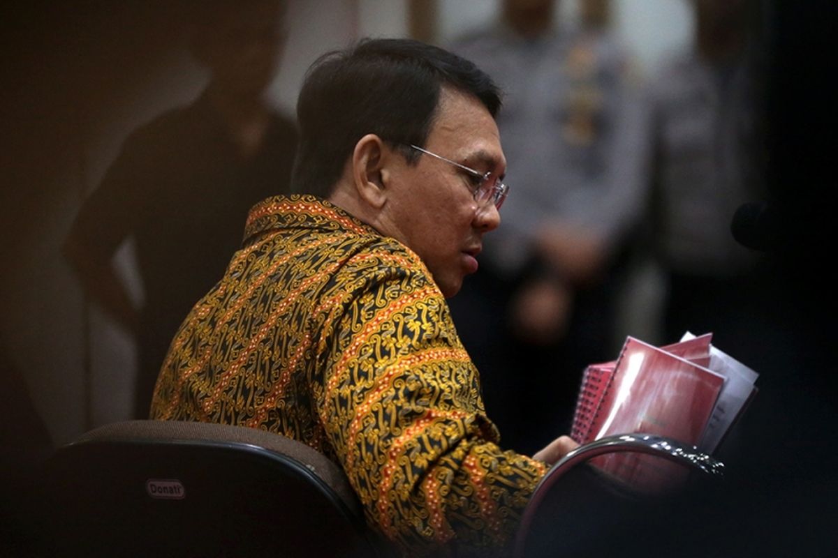 Terdakwa kasus dugaan penodaan agama Basuki Tjahaja Purnama atau Ahok, mengikuti sidang lanjutan yang digelar PN Jakarta Utara di Auditorium Kementerian Pertanian, Jakarta Selatan, Selasa (25/4/2017). Sidang beragendakan pembacaan pleidoi atau pembelaan oleh Ahok yang sebelumnya dituntut 1 tahun penjara dengan masa percobaan 2 tahun.