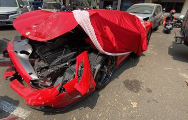 Serba-serbi Ferrari Kecelakaan di Senayan: Pengemudi Jadi ...