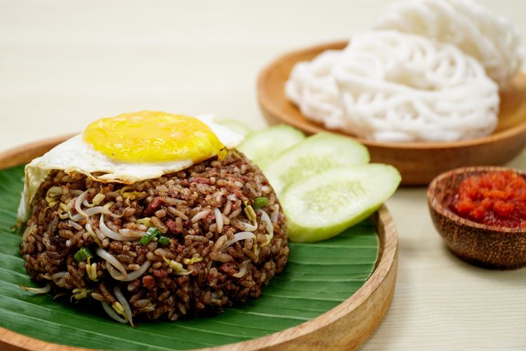 Nasi goreng kornet bumbu rawon ala Instagram @my.foodplace. 