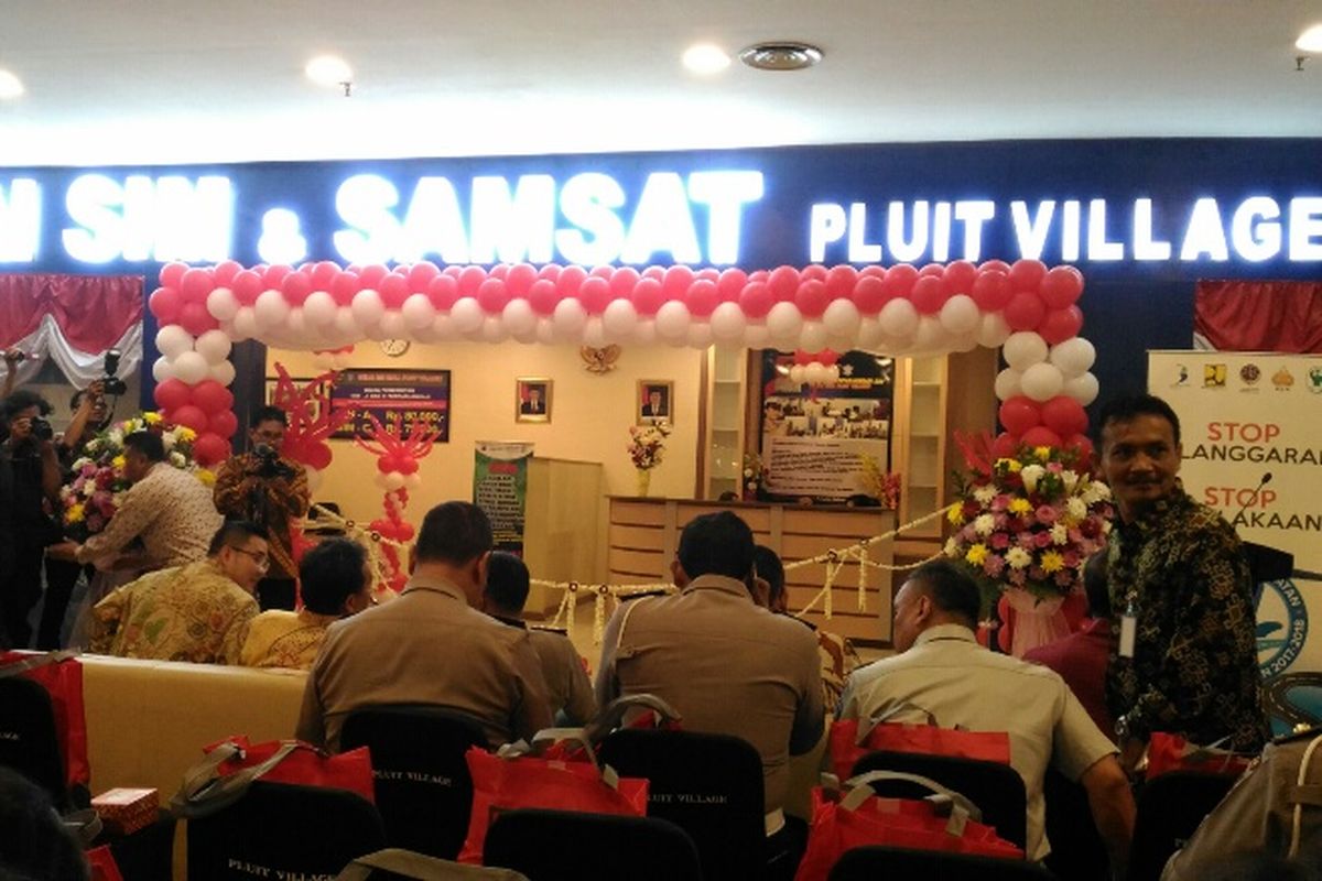 Penampakan Gerai SIM dan Samsat Pluit Village, Jakarta Utara, Selasa (15/8/2017).