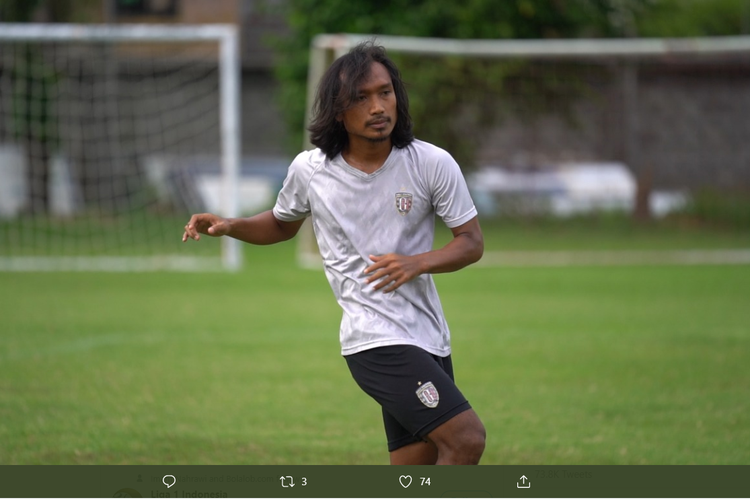 Gelandang Bali United, Hariono, kala melakoni sesi latihan jelang laga kontra Barito Putera.