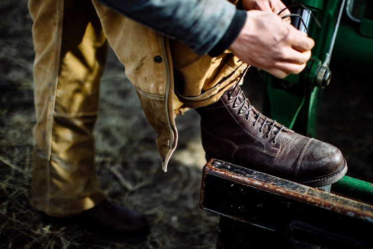  Sepatu  Boots  Patagonia Berbahan Kulit Bison untuk 