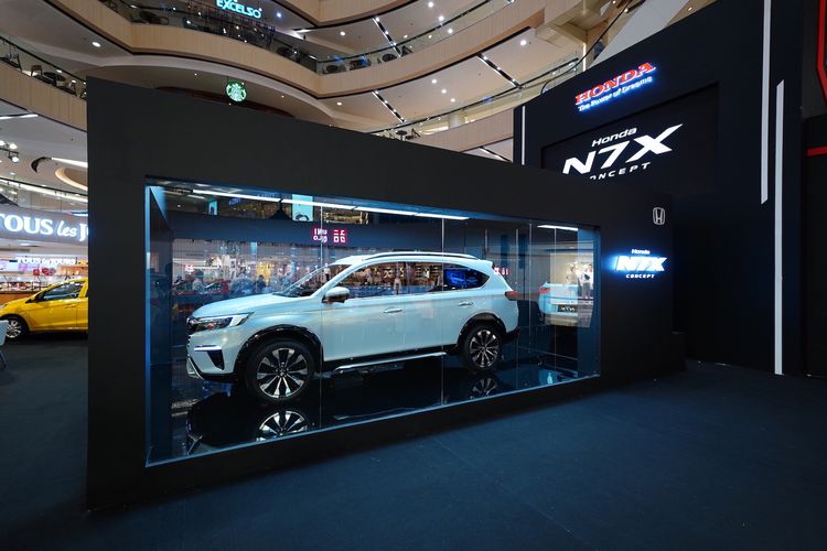 Mobil N7X Concept di Surabaya             