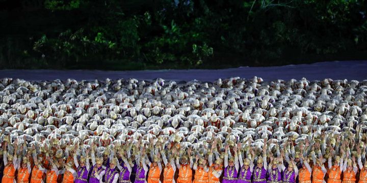 Penari saat pentas di pembukaan Asian Games 2018 di Gelora Bung Karno, Jakarta Pusat, Sabtu (18/7/2018).