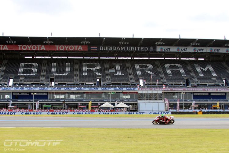 Pebalap Astra Honda Racing Team (AHRT) Gerry Salim di kualifikasi Asia Road Racing Championship (ARRC) kelas AP250 yang digelar di Chang International Circuit, Buriram, Thailand, Jumat (1/12/2017).