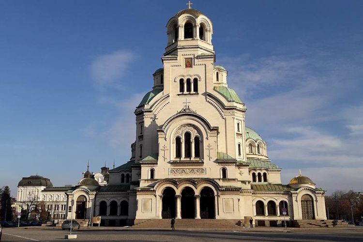 Katedral Alexander Nevsky, arsitekturalnya mengadopsi gaya Byzantium.