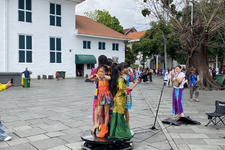 Kota Tua Ramai H+3 Lebaran, Wahana Video 360 Diserbu Pengunjung