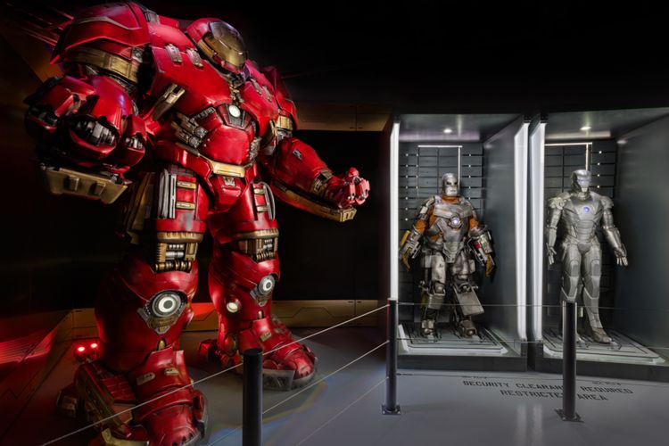 Kostum Iron Man dan Hulk di pameran Marvels Avengers S.T.A.T.I.O.N 