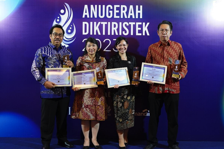Binus University meraih empat penghargaan dalam Anugerah Diktiristek 2023 yang digelar di Jakarta pada 13 Desember 2023.