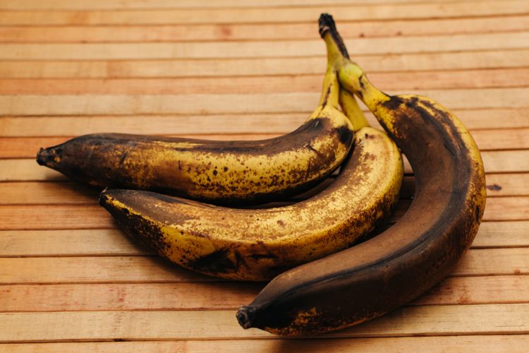 Ilustrasi efek samping pisang terlalu matang.