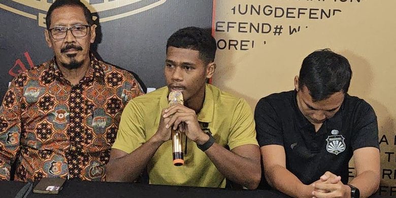 Pemain Bhayangkara FC U20, Fadly Alberto (tengah), setelah melakukan mediasi dengan Dewa United U20