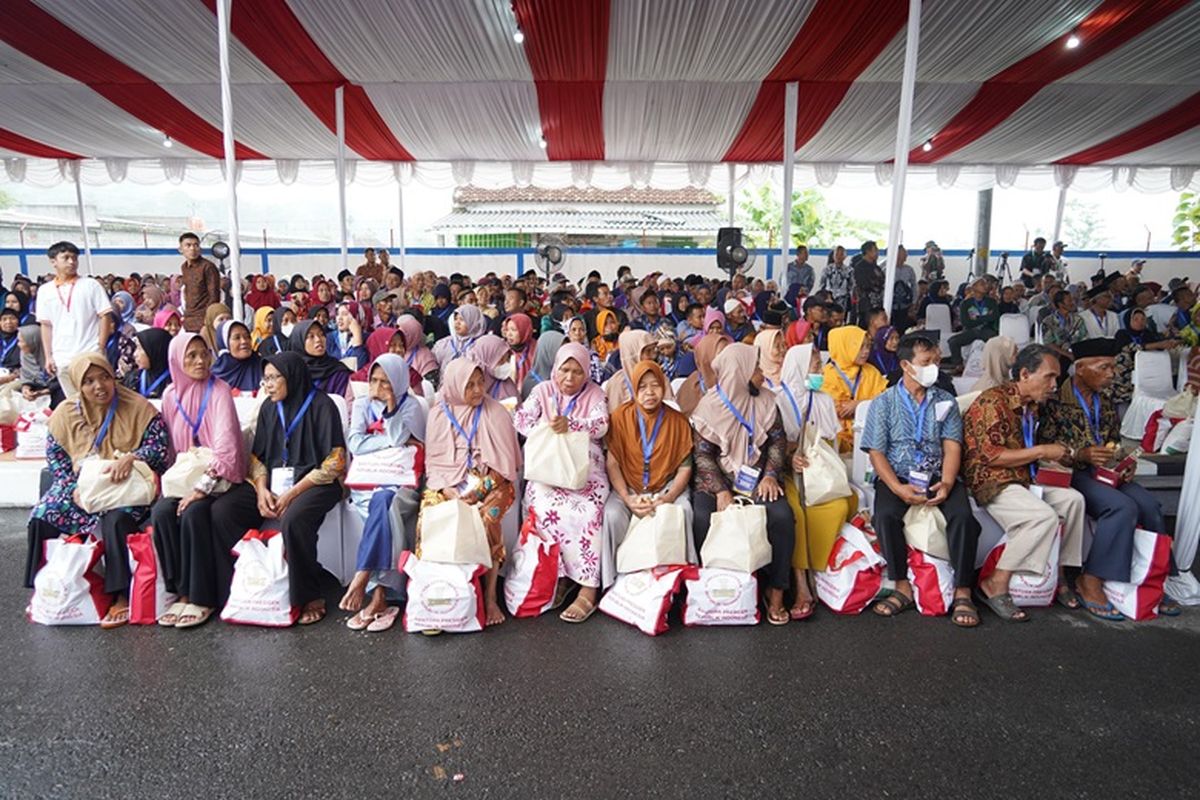 Para penerima bantuan beras Bantua Pangan di Yogyakarta.