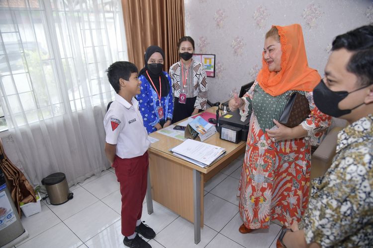 Wali Kota Semarang Hevearita Gunaryanti Rahayu membangun daycare atau tempat penitipan anak di Balai Rukun Warga (RW) 7, Kelurahan Manyaran, Semarang Barat.
