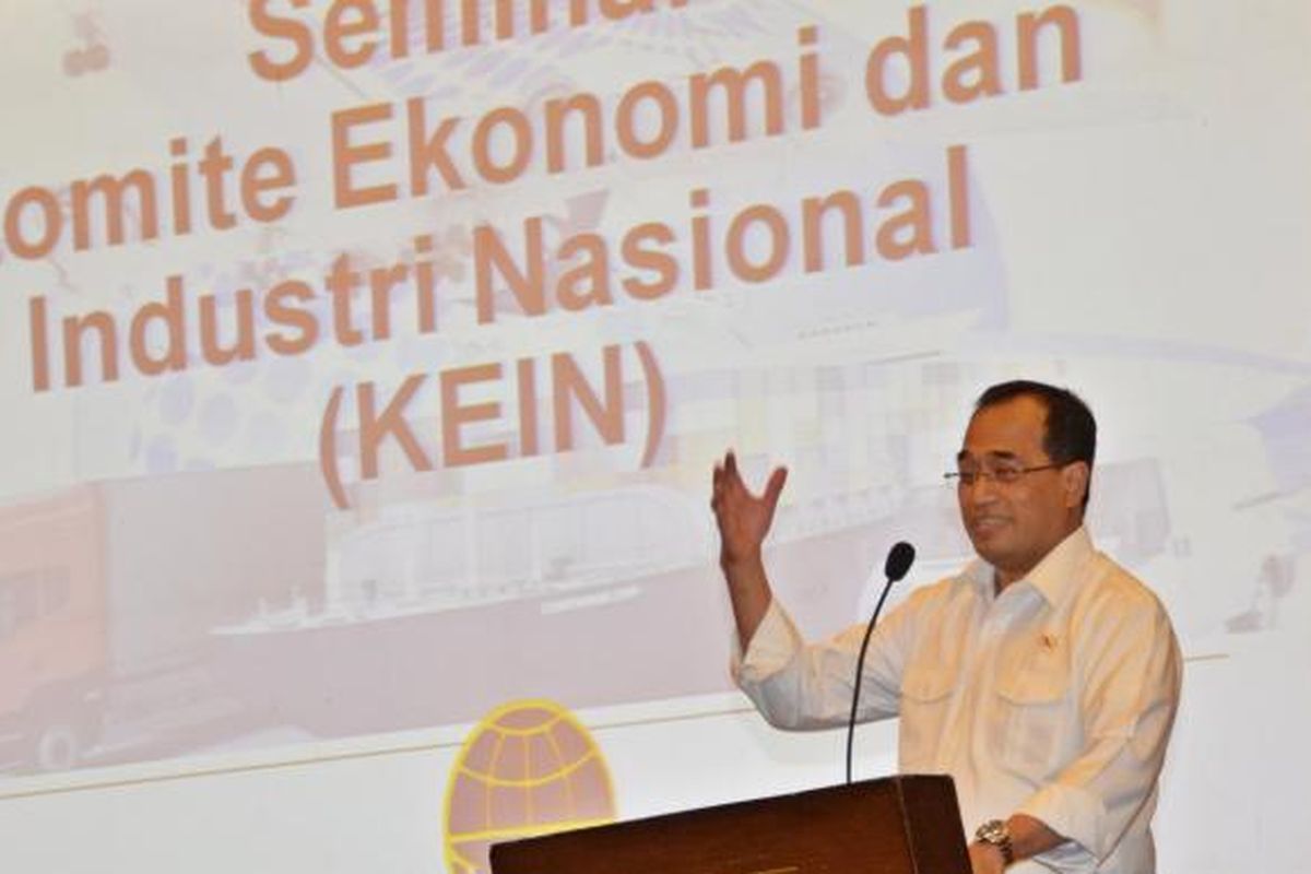 Menteri Perhubungan Budi Karya berbicara dalam acara seminar yang diadakan oleh Komite Ekonomi dan Industri Nasional (KEIN) di Semarang, Rabu (22/2/2017).