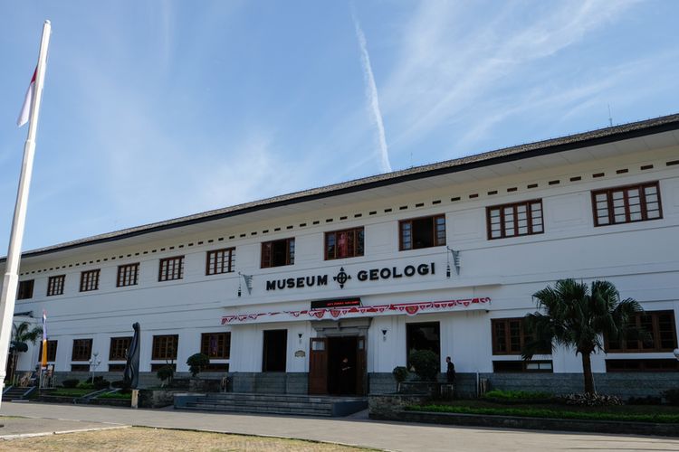Museum Geologi Bandung.