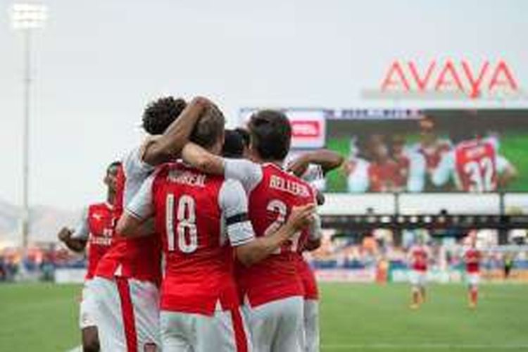 Para pemain Arsenal merayakan gol ke gawang MLS All Star pada laga persahabatan di San Jose, Kamis (28/7/2016). 