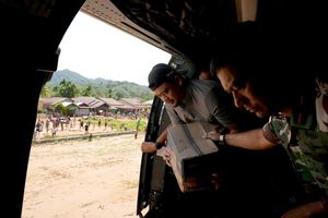 Listrik dan Jaringan Komunikasi di Lokasi Bencana Sumut Terputus, Bobby Desak Telkom dan PLN Percepat Perbaikan