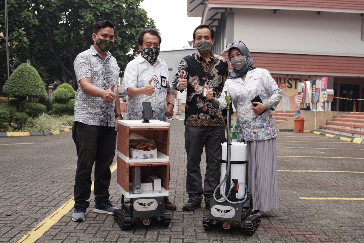 Prof. Dr. Ir. Widodo Budiharto, S.Si., M.Kom., IPM., beserta tim yang dikoordinasi dan didanai oleh Research & Technology Transfer Binus Universiry menciptakan Nayakalara 