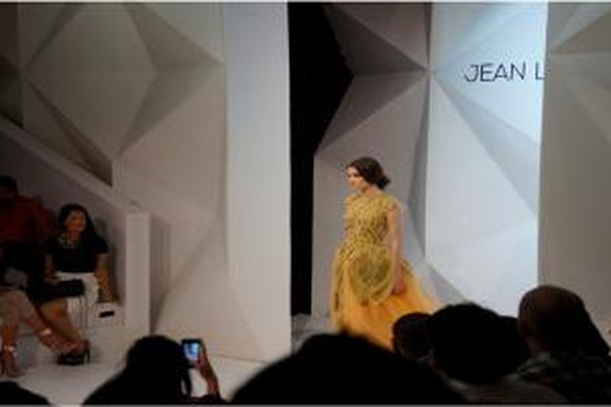 Peragaan busana di Fashion Forward Dubai